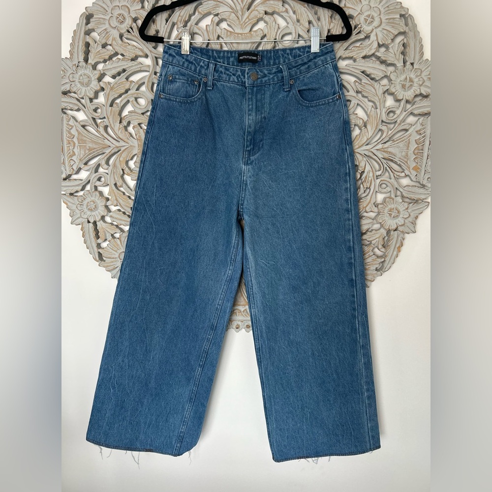 Pretty Little Thing Fray Hem wide-leg jeans in size 8.